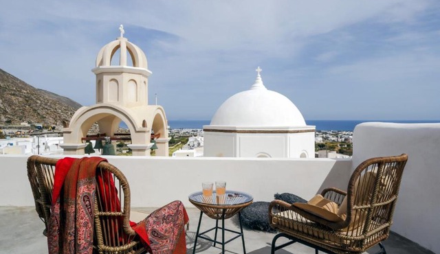 Exi Castle Suites in Emporio Santorini