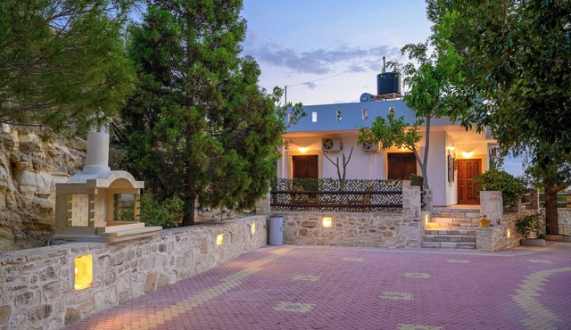 Experience the Cretan hospitality, at a calm place with a breathtaking view! in Municipality of Phaistos