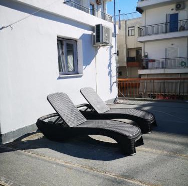 Explore Greece from Cozy City Centre Apartment in Chalkida