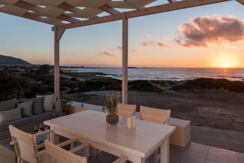 Falasarna Seafront House - 50m to the Beach in Kavoúsion