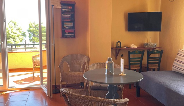Family apartment with sea view, only 3 min away from private beach in Agios Nikolaos