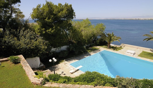 Family friendly & couples' luxury apartment by the beach w/pool & best sea view in Athens