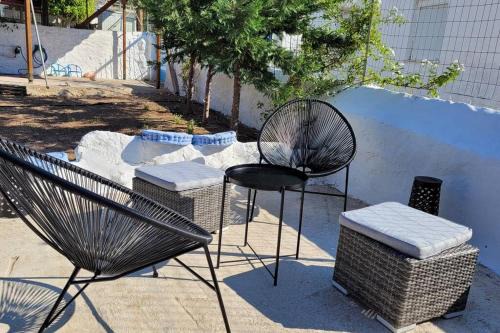 Family House with Garden 3 min to Beach in Methana