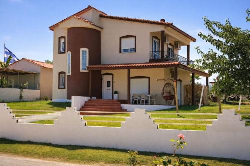 FG Home Rental, Vila ,studios & Apartments in Mirodháton