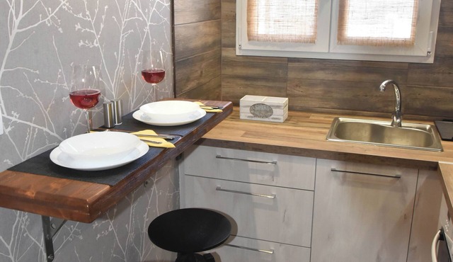 FK Apartment is Situated 60m Away From the Beach and 10km From the Ath.airport in Artemis