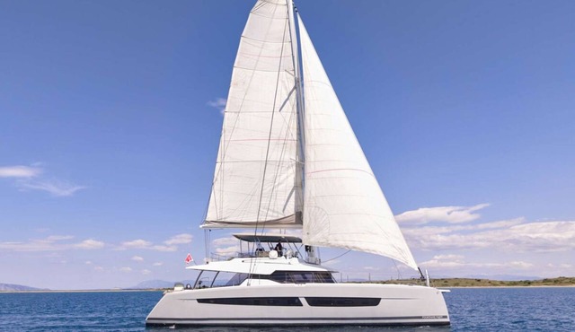 Floating Villa: Yacht Vacation with Captain & Chef - 10 Guests - 66 Ft in Άλιμος