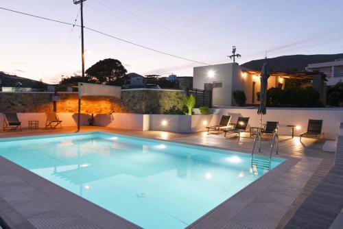 Flora's beach and pool villa in Syros in Liaropá