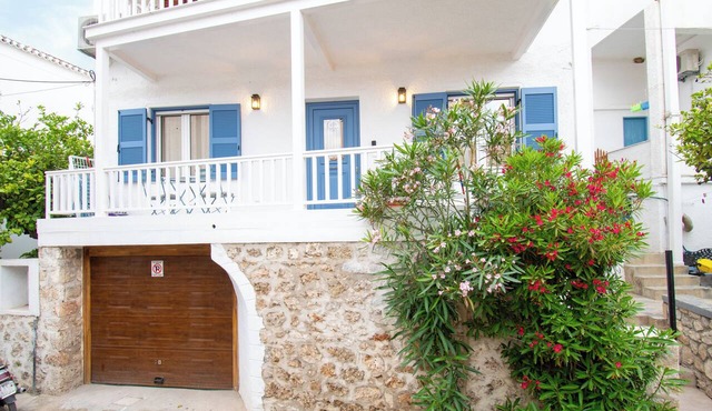 Fourospito - Cozy apartment in the heart of old harbour. in Spetses