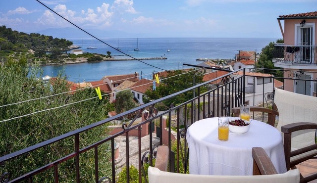 Gaios Hill Studio - Studio Apartment, Sleeps 2 in Gaios