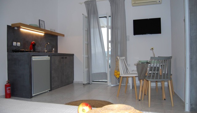 Galini Rooms & Apartments Syros in Syros