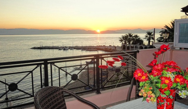 Galini Sea Apartment 3 at the Beach with Wi-Fi, A/C & Garden in Kerkira