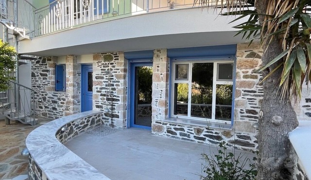 Garden Apartment Amalía - central, stylish, quiet in Karistos
