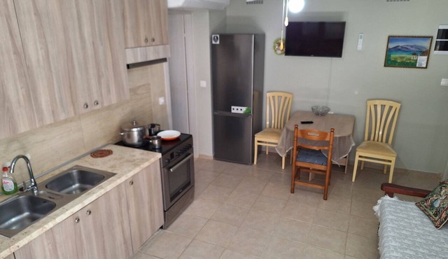 GARDEN APARTMENT (ELECTRIC CAR CHARGING STATION) in North Kynouria