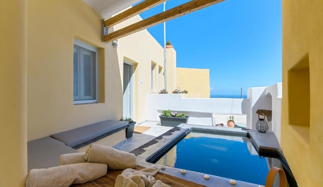 Geminos Complex Villas in Kamari