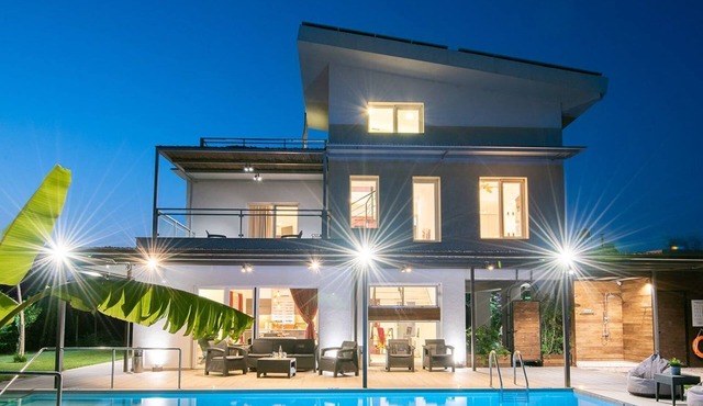 Geräumige Familienvilla, privater Pool und Garten by Interhome in Roitika
