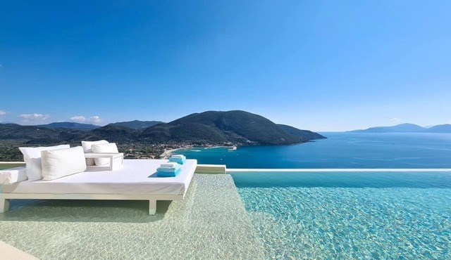 Get a 10%-25% discount ,Independent Villa With Private Pool in Evgiros