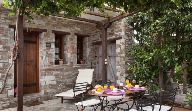 Giasemi- The patio of Pelion in Mouresi