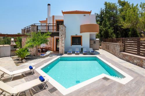 Glamorous Villa Nefeli in Koskinou