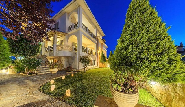 Golden Coast Boutique - Luxury Living in Kipseli