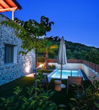 Golden Gaia Villas in Pangaio