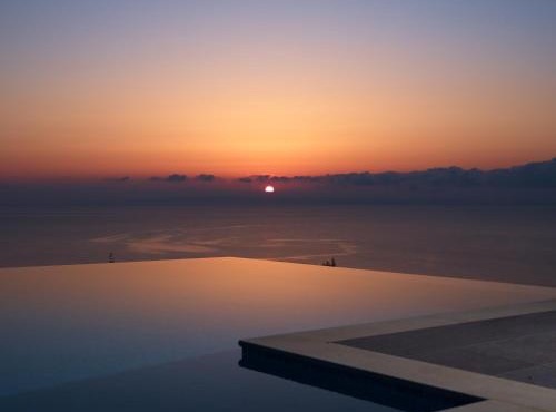Golden July Luxury Villa in Akrotiri