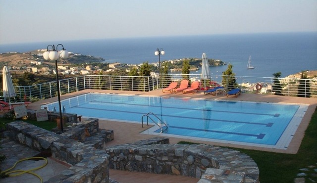 Εξοχικό σπίτι 1000 μέτρα από την παραλία in Heraklion Crete Agia Pelagia