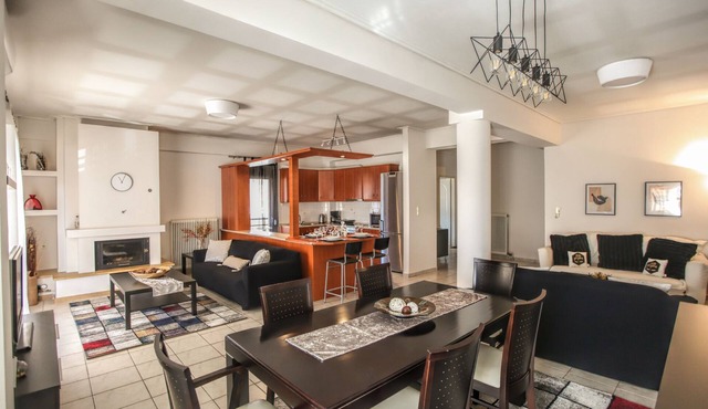 Grand Meteora Central Luxury Apartment in Kalabaka