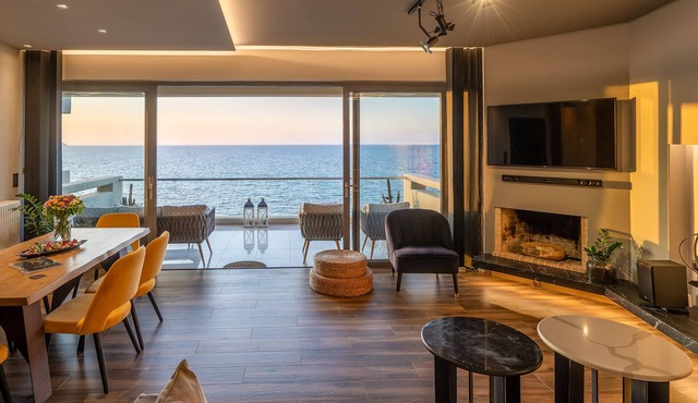 "H.G. Luxury Suite" with breathtaking sea view! in Ηράκλειο