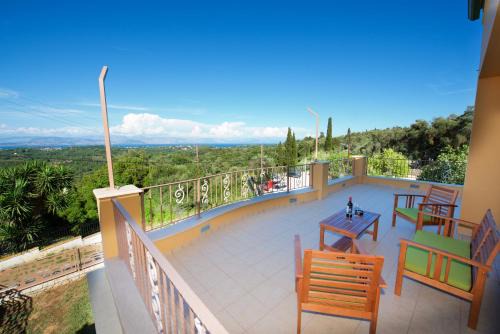Happy Holiday House in Varypatádes