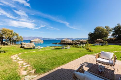 Harmony Villa - Beachfront Escape in Chania