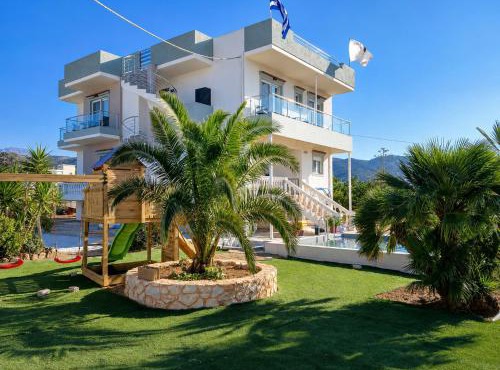 Helen Beachfront Apartments in Kountoura Selino