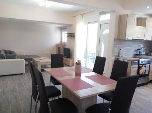 Helios & Elia family apartment in Liapades