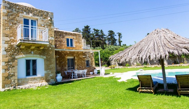 Hem Borta Villa next to Platanias. Beach only 2min in Platanias