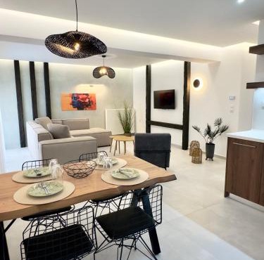 Hermes Luxury Apartment in Nea Karvali