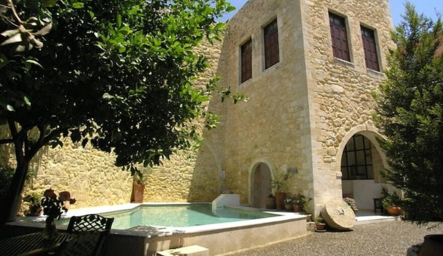 Historic Venetian Castle 15th Century - IDEAL FOR FAMILY EVENTS - RETREATS in Μαρουλάς
