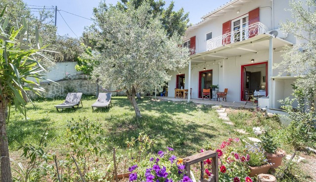 Holiday Home 'Cozy 2-bdrm-house with Garden' with Private Garden, Wi-Fi and Air Conditioning in Katouna