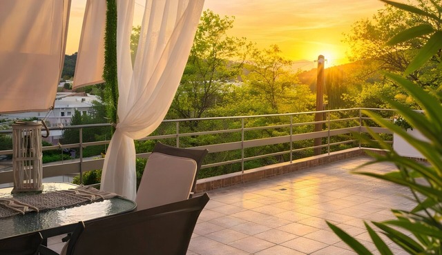 Holiday Home 'Domenica Apartment' with Mountain View, Wi-Fi and Air Conditioning in Salamina