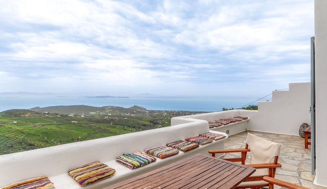 Holiday Home 'Modern New Tinos' with Sea View, Private Terrace and Wi-Fi in Tinos