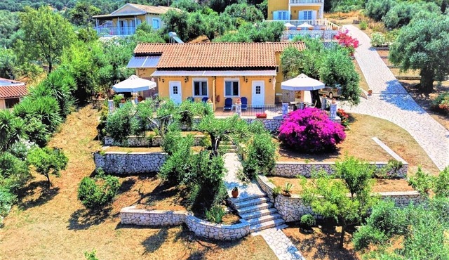 Holiday Home "Nora" with 2 Apartments and Shared Pool - Sea Breeze 2 in Korfu