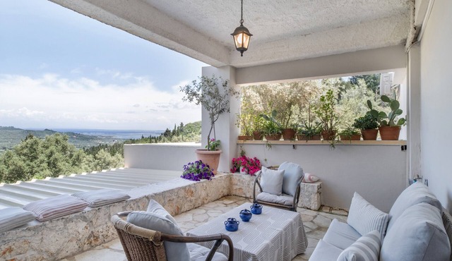 Holiday Home 'Stone House In Katouna with Garden' with Garden, Wi-Fi and Air Conditioning in Lefkada