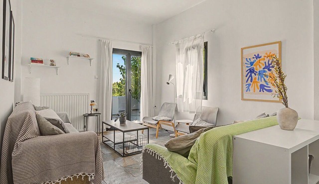 Holiday Home 'The By The Sea' with Shared Garden, Balcony and Wi-Fi in Otzias