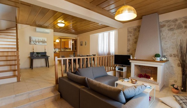 Holiday House in Panormos with Little Garden,Pool in Rethymno