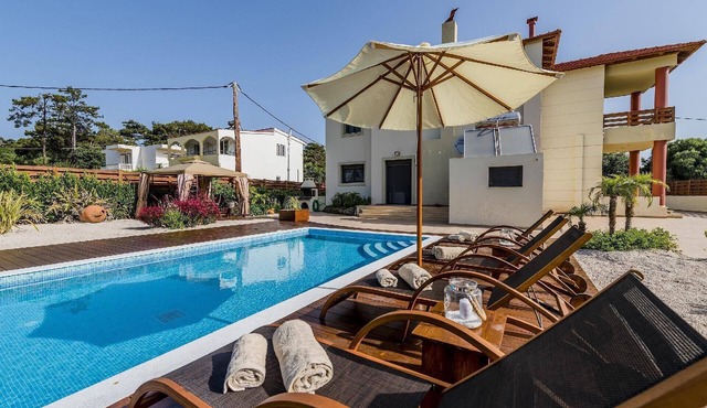 Holiday House in Sgourou with Terrace and Garden in Rodos
