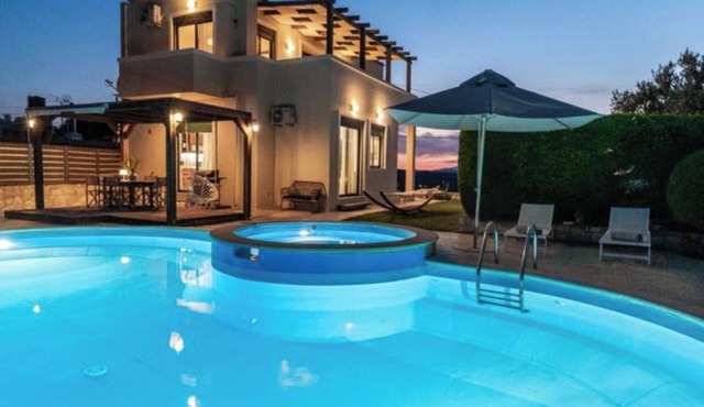 Holiday villa with private pool in Ξηροκάμπι