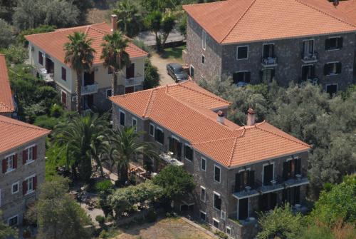 Hotel Adonis in Mythimna