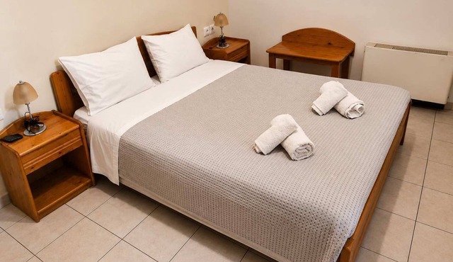 Hotel Elena -Sunny Seaside Balcony Suite in Skyros in Skyros