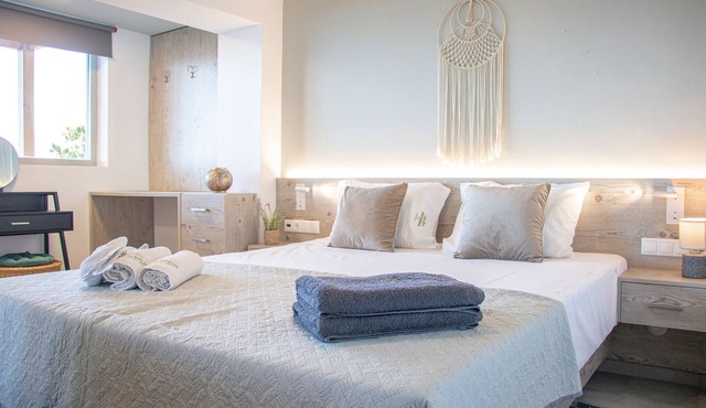 House of Harmony Suites | Maria in Agia Pelagia
