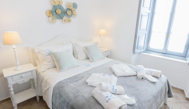 Hydra's Pearl - Blue Pearl, Luxury Mansion, No steps, 120m from the port in Hydra
