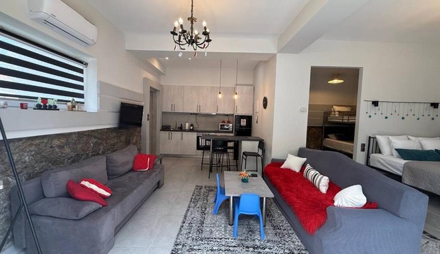 I Kastoria Book House with Garden motorbike friendly in Kastoria