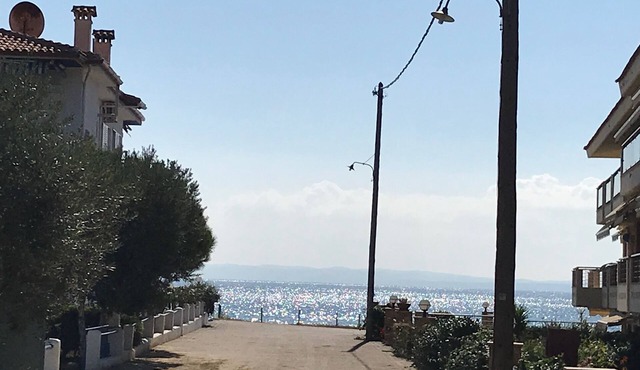 Ideal 3-floor Maisonette next to the sea in Paralia Gerakinis